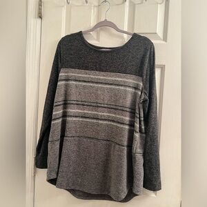 Size XL gray black white pinstriped color block knit long sleeve shirt top